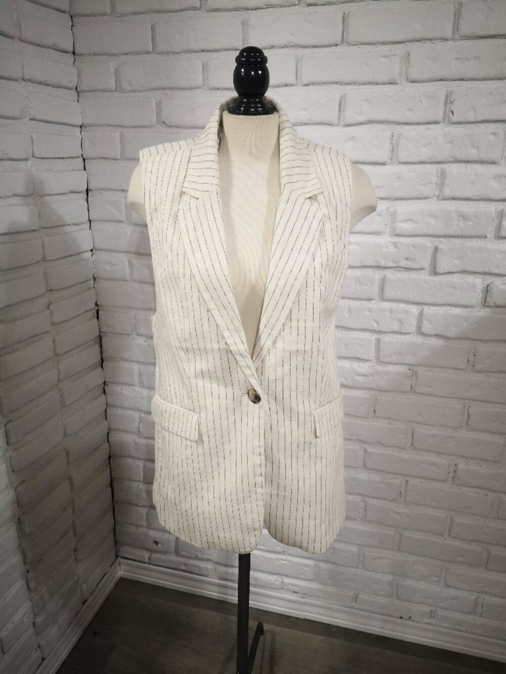 NWT Ricki's Ladies Size Medium Beige w/ Black Stripes Classic Fit Lined Vest